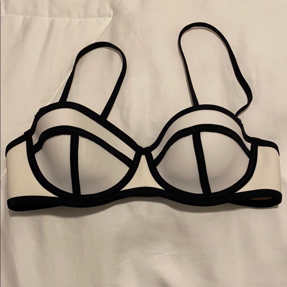 Triangl Bathing suit top black and white Small